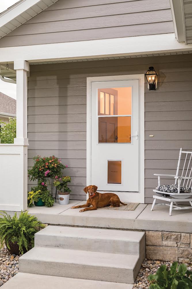 5da8b9646594db42a6b2813dc359a99f9bc0492c Custom security and storm doors with pet door